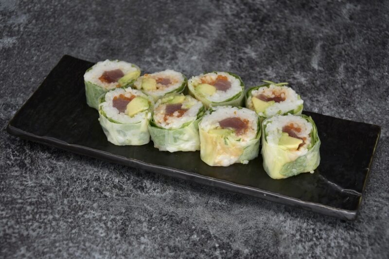 Spring Rolls - Thon Spicy Avocat (sauce épicée, masago) - 8 pièces